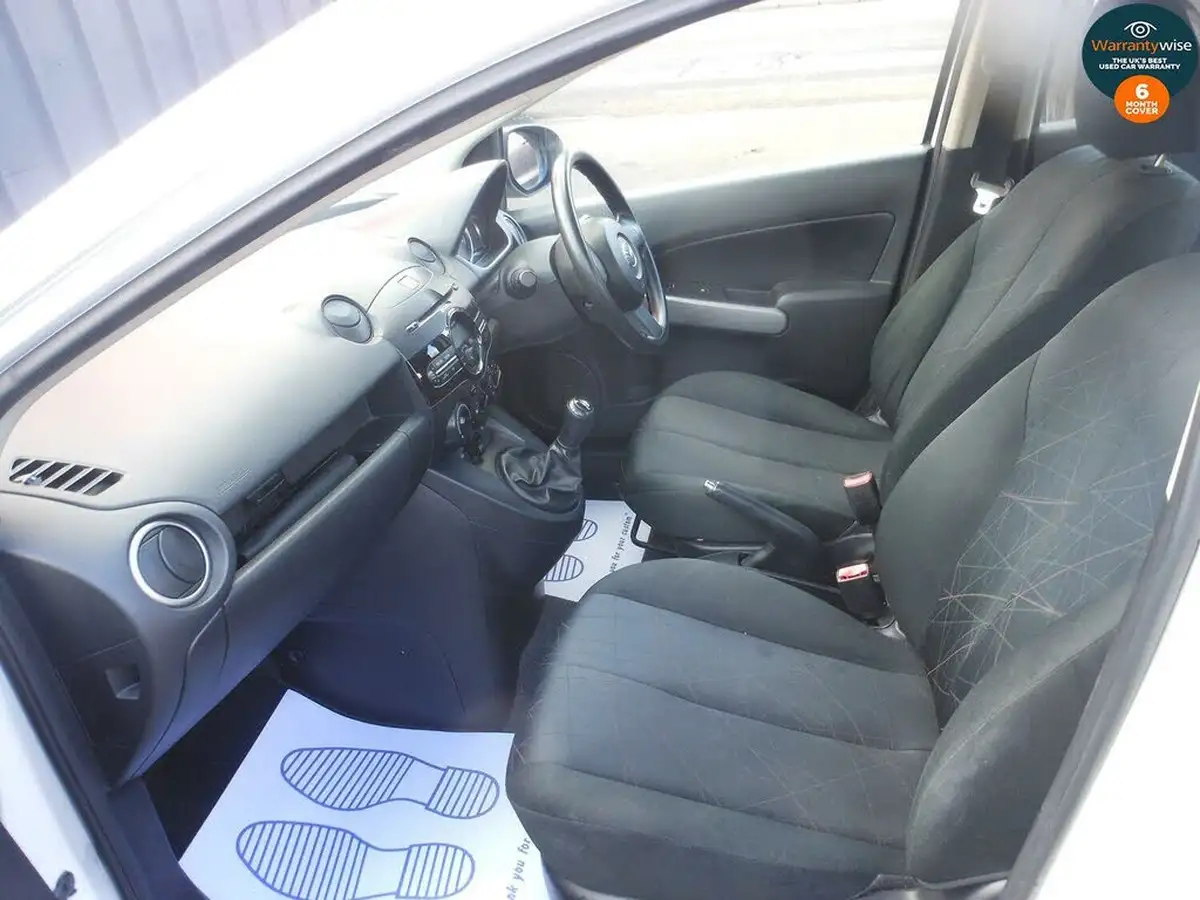 2014-mazda-mazda2-13-se-air-con-big-13