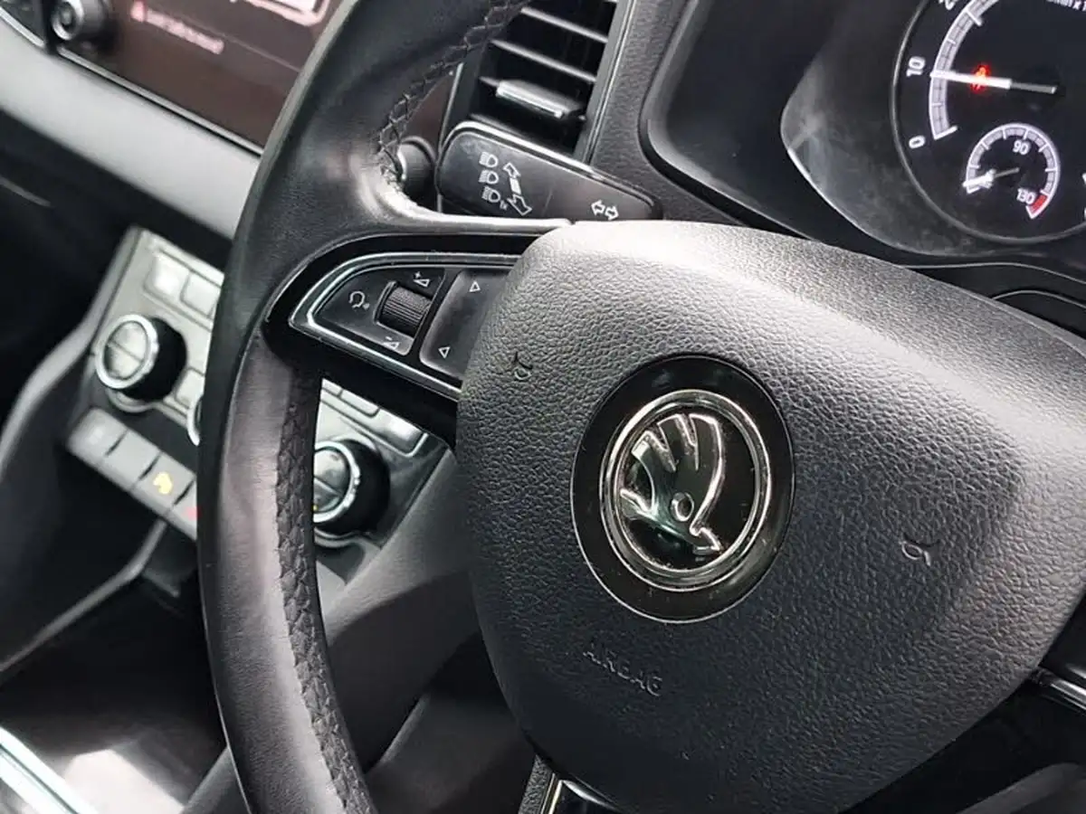 2019-skoda-karoq-15-tsi-se-technology-big-12