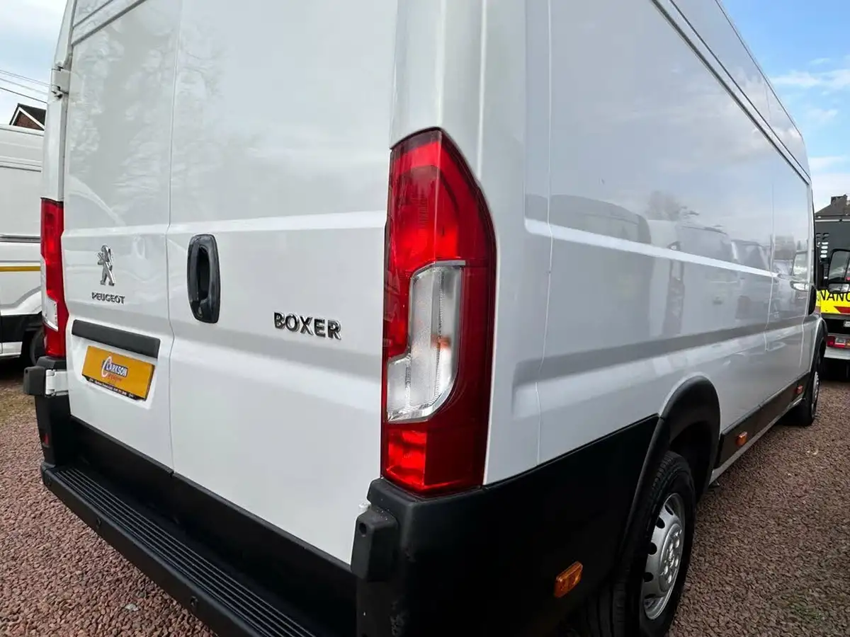 2022-peugeot-boxer-22-bluehdi-professional-435-l4-h2-big-3