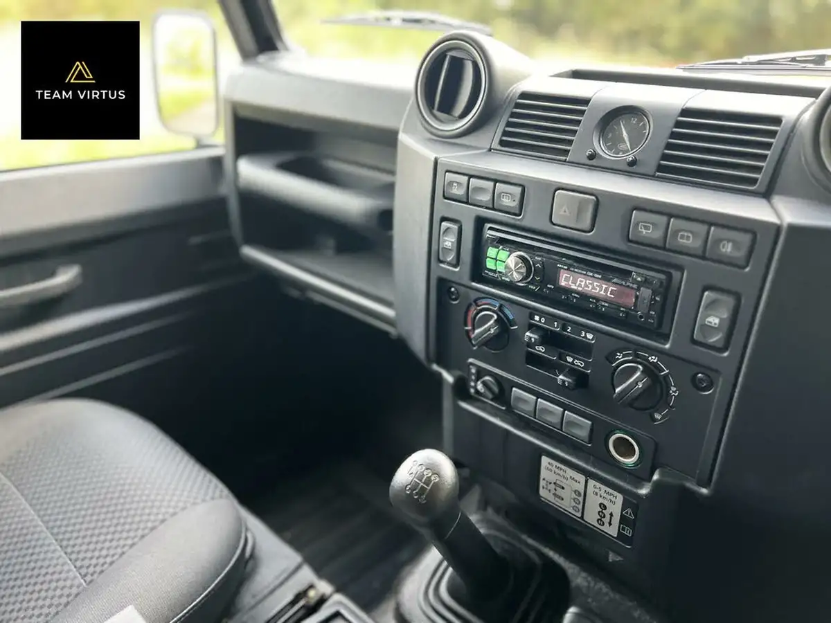 2014-land-rover-110-defender-22td-county-crewcab-pickup-big-17