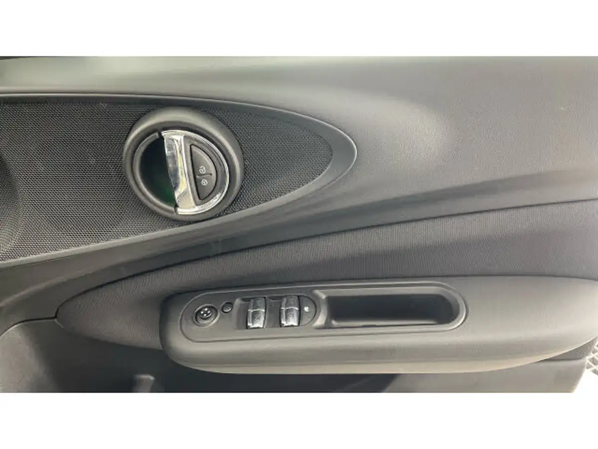 2020-mini-clubman-15-cooper-classic-big-43
