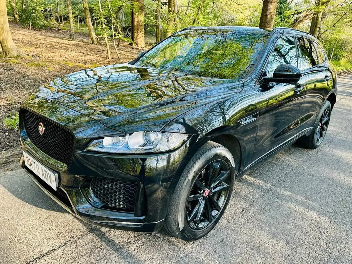 2021-jaguar-f-pace-20i-chequered-flag-big-31