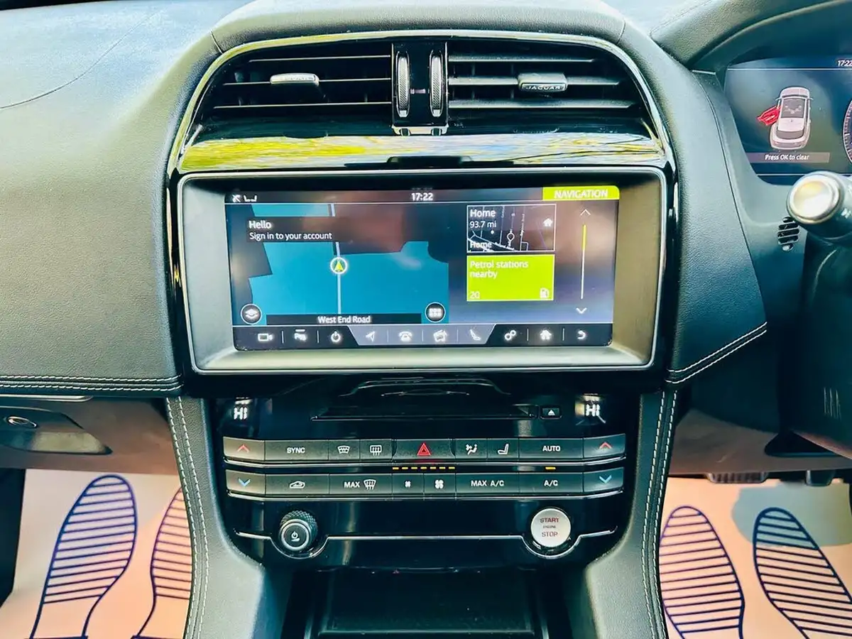 2021-jaguar-f-pace-20i-chequered-flag-big-8