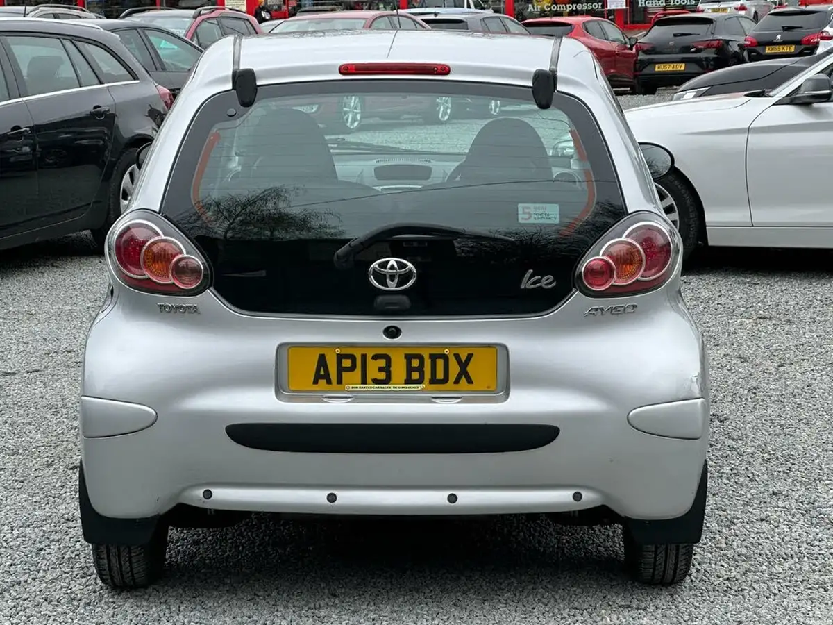2013-toyota-aygo-10-aygo-ice-5d-big-7