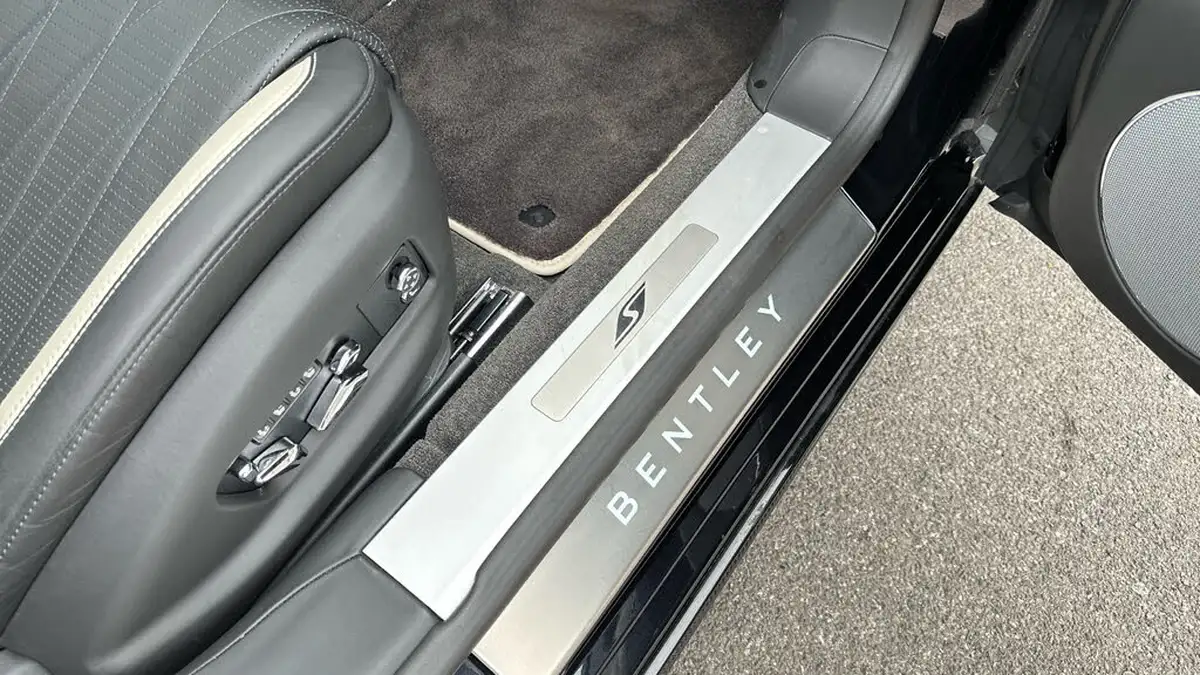 2023-bentley-flying-spur-40-v8-mulliner-big-18
