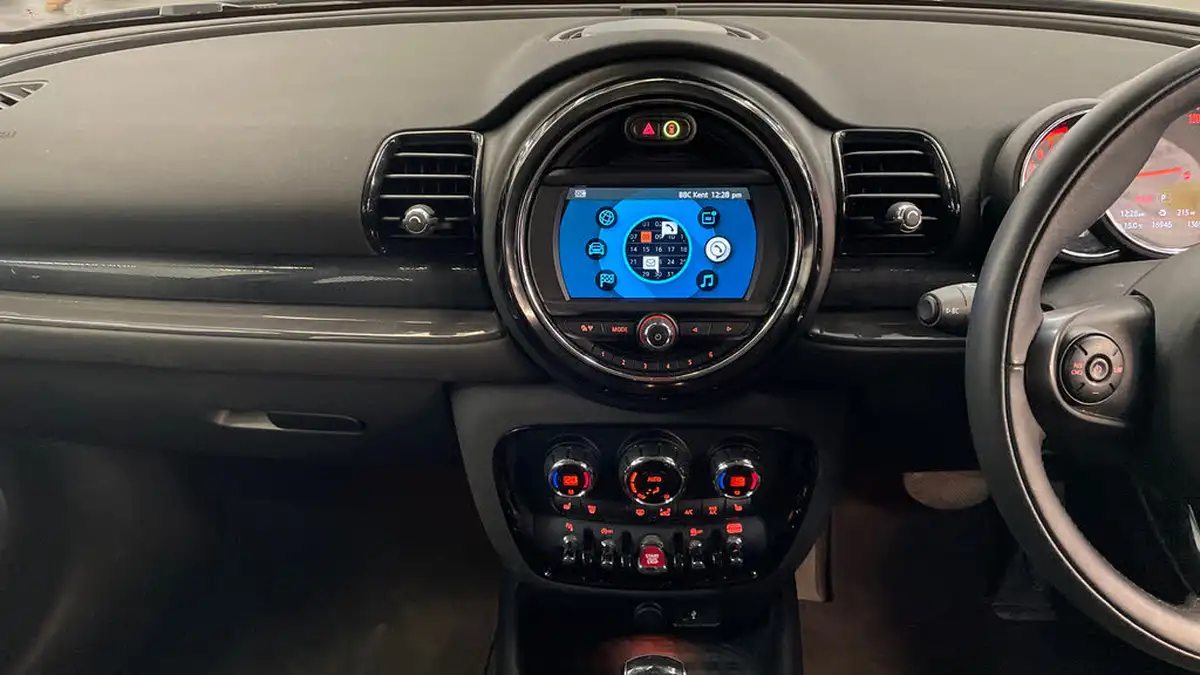 2018-mini-clubman-15-cooper-auto-big-11
