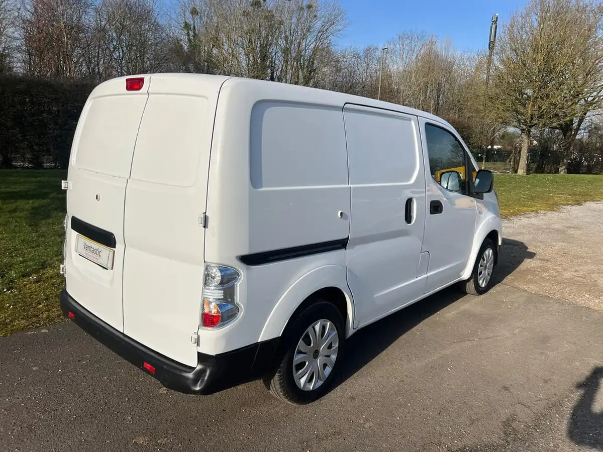 2020-nissan-env200-e-acenta-panel-van-auto-big-19
