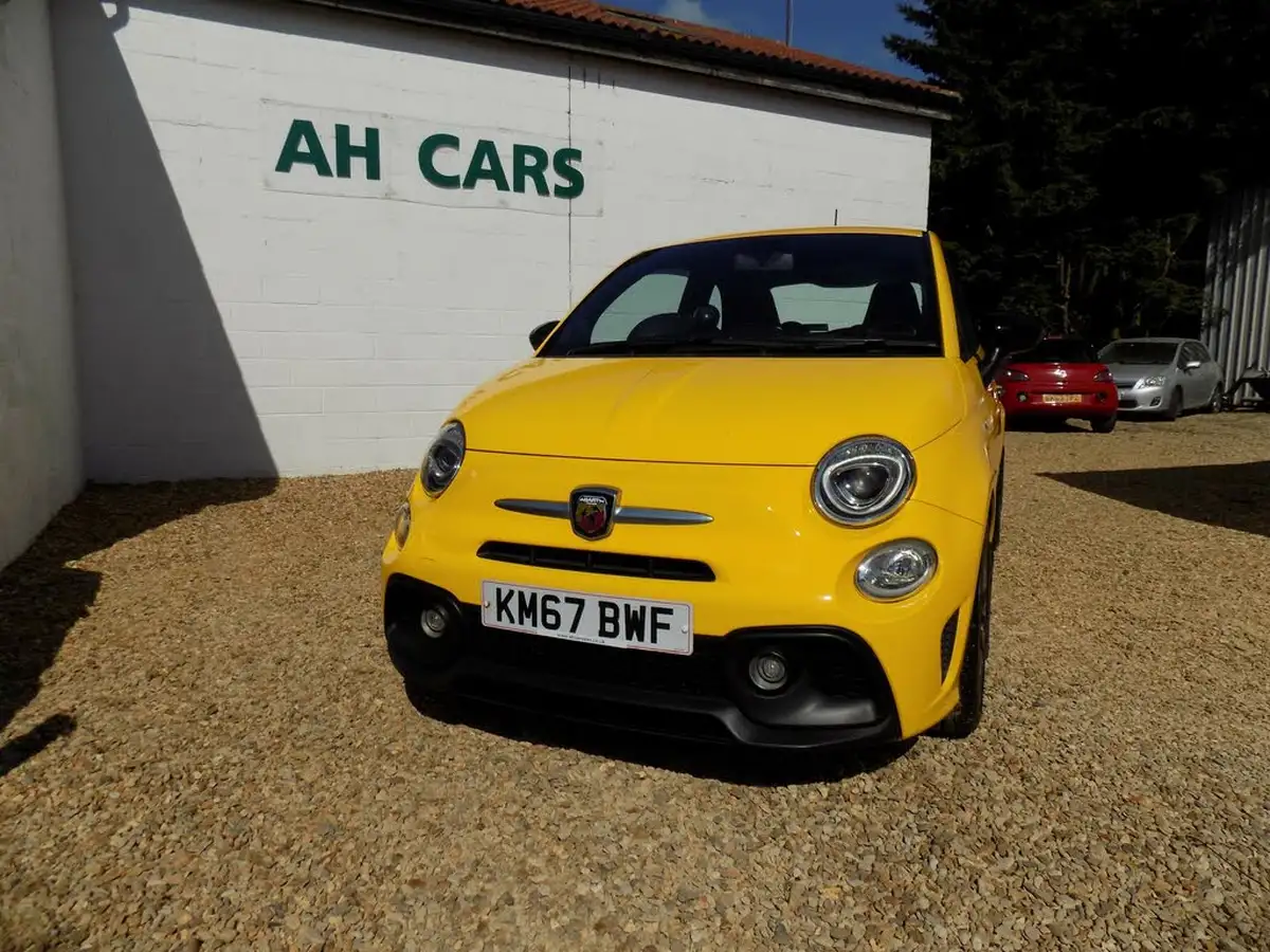 2017-abarth-595-big-2