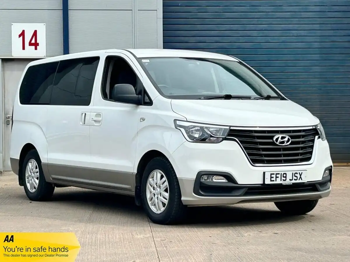 2019-hyundai-i800-25crdi-se-nav-136ps-big-0