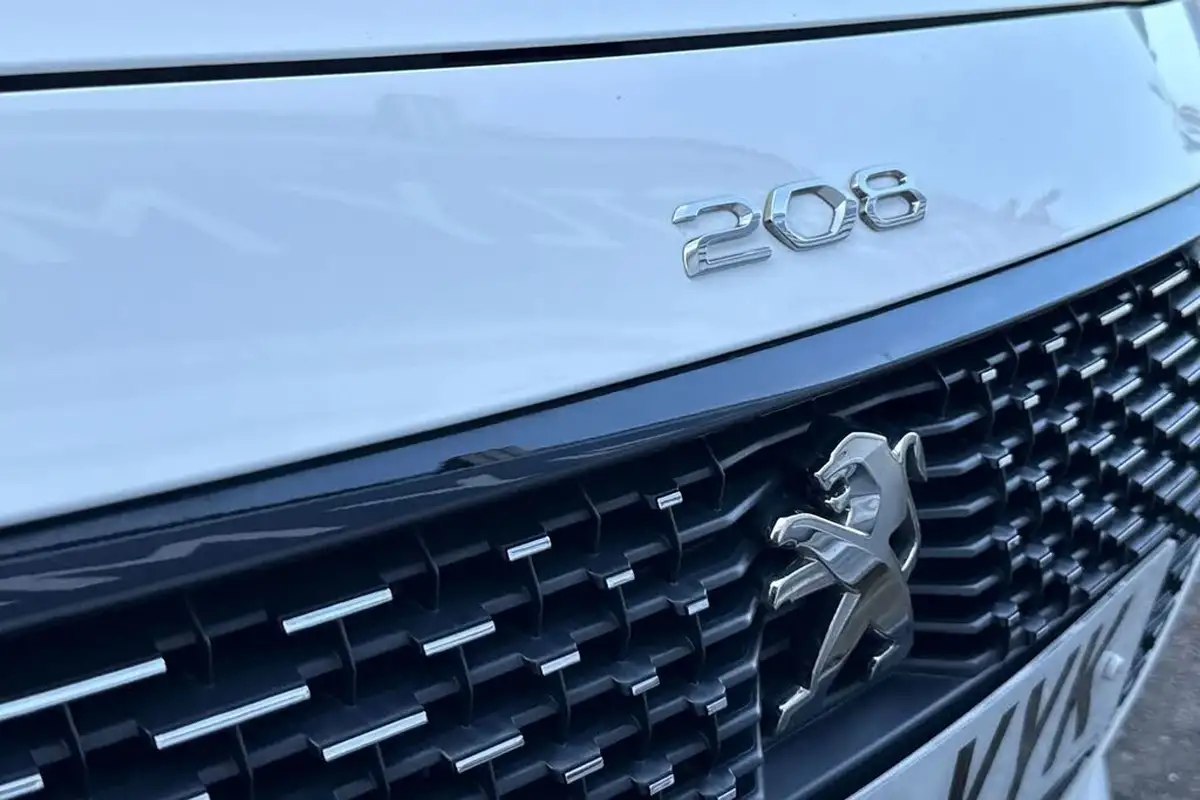 2023-peugeot-208-12-puretech-gt-100ps-eat8-big-40
