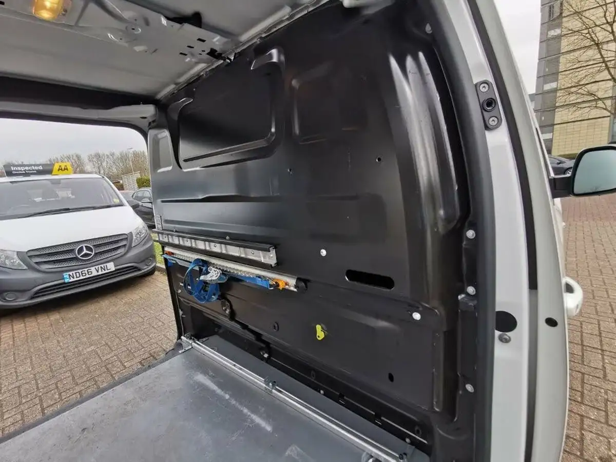 2020-vauxhall-vivaro-20td-3100-l2h1-sportive-120pseu6dt-panel-big-22