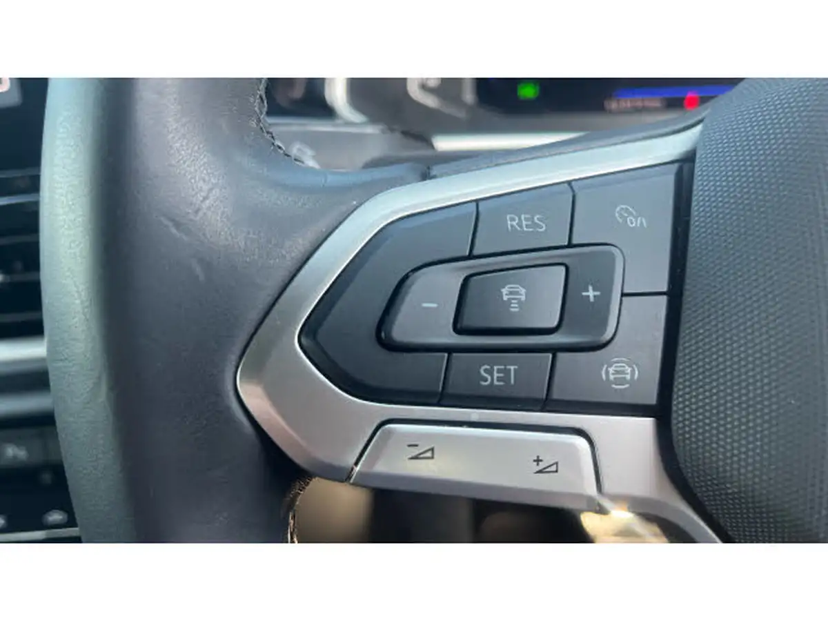 2024-volkswagen-t-roc-15-tsi-r-line-hatchback-5d-dsg-big-22