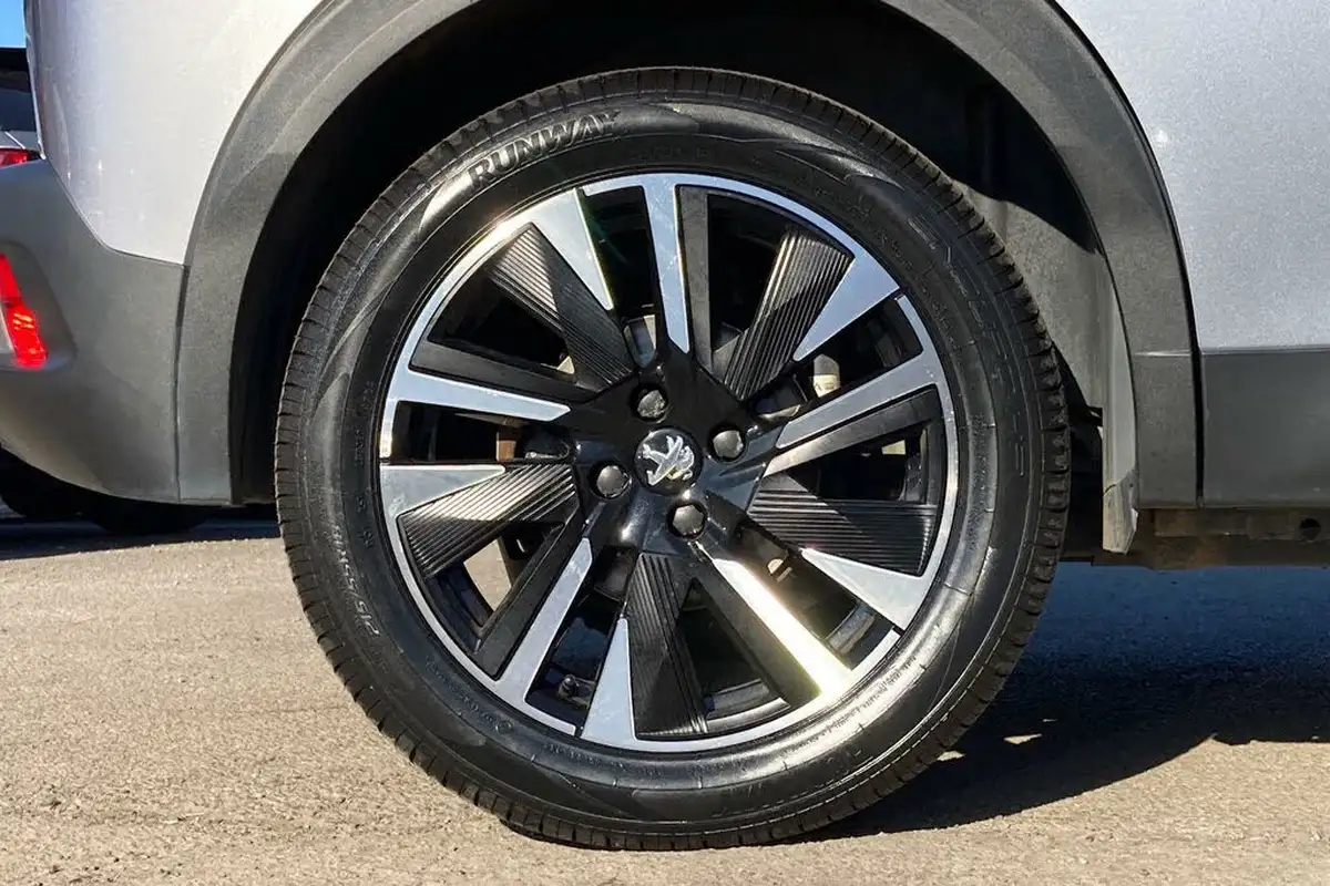 2020-peugeot-2008-suv-e-gt-big-25