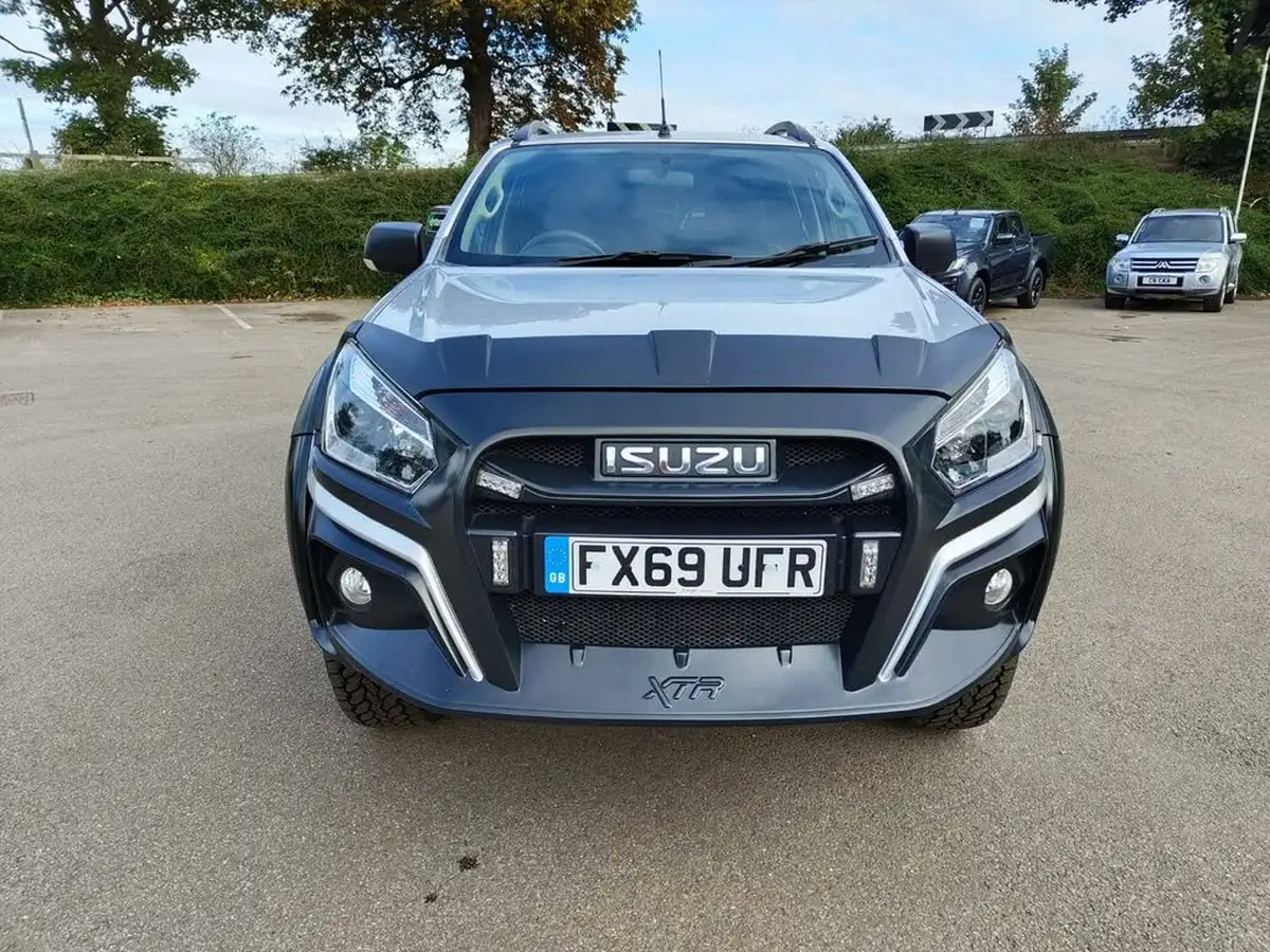 2019-isuzu-d-max-19td-xtr-nav-auto-big-1