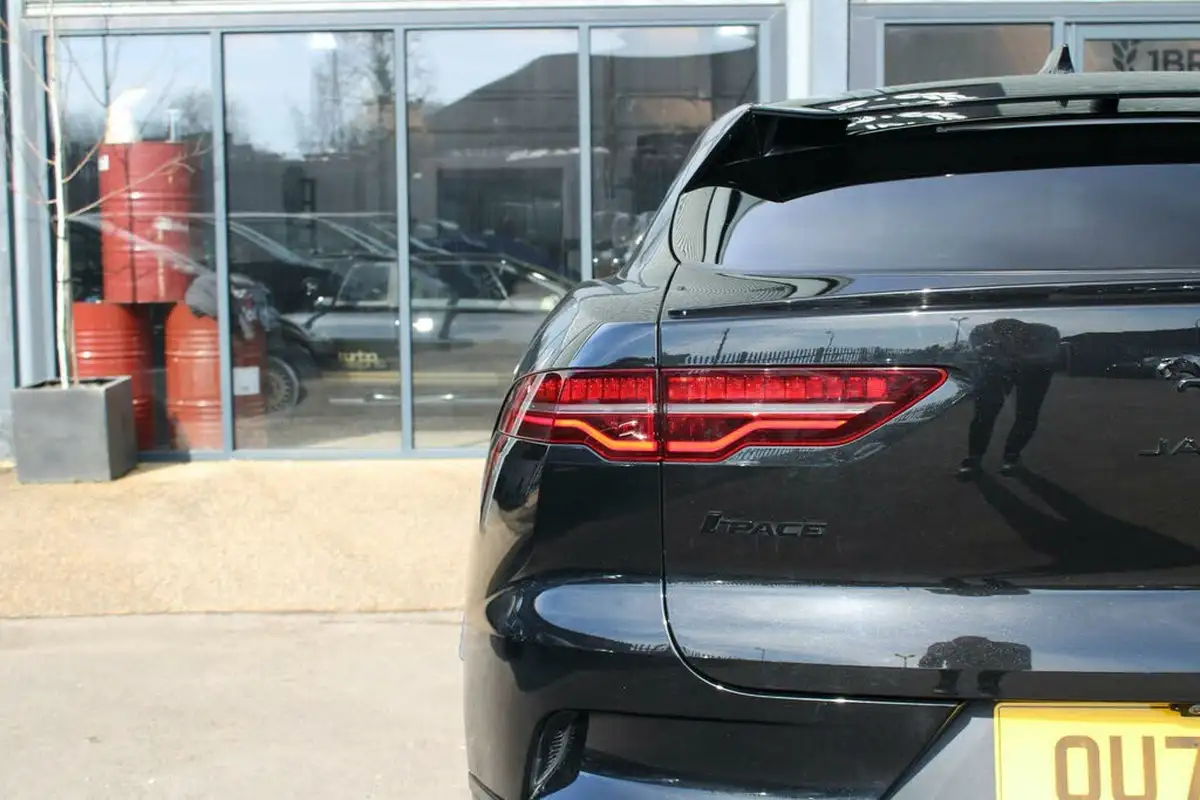 2021-jaguar-i-pace-ev400-hse-black-big-27