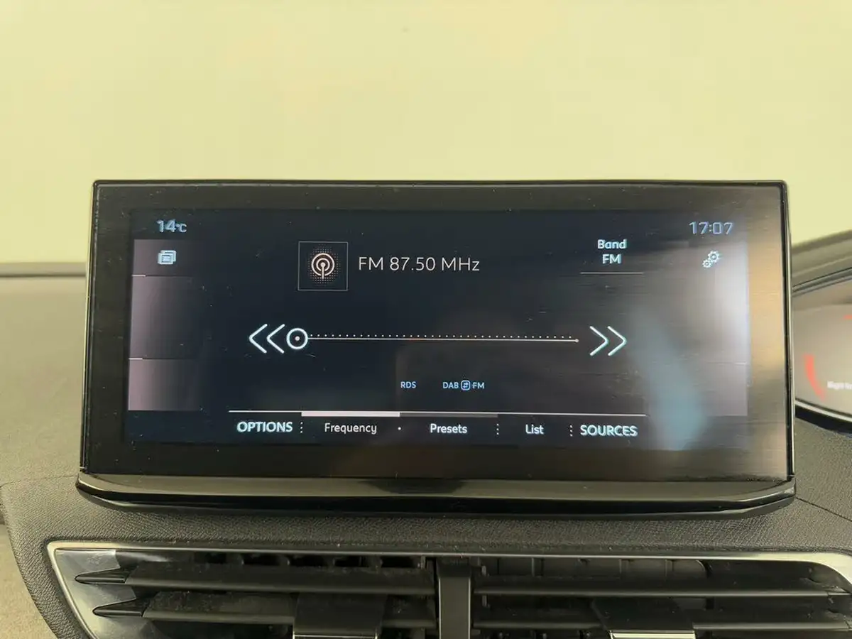 2021-peugeot-3008-suv-15-bluehdi-gt-big-43