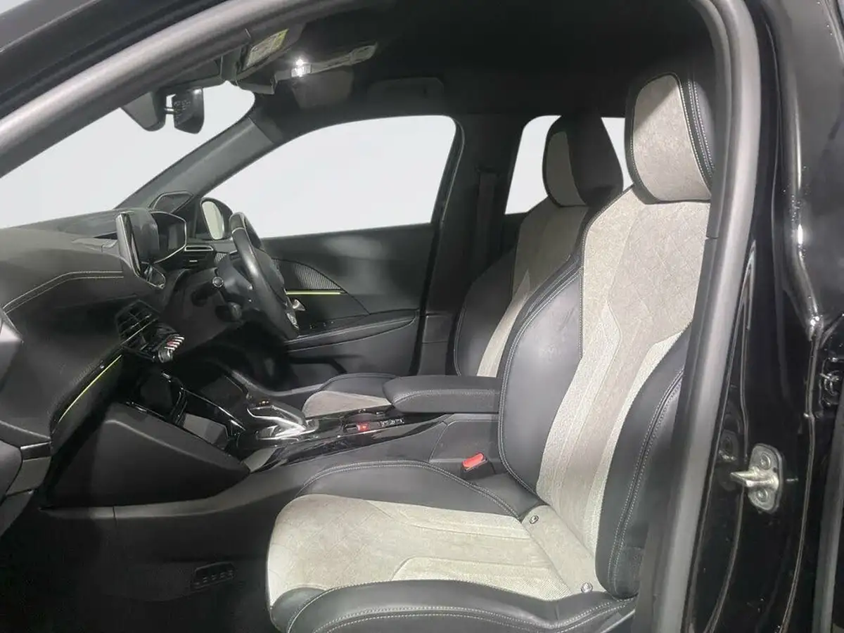 2021-peugeot-2008-suv-e-gt-premium-50kwh-big-11