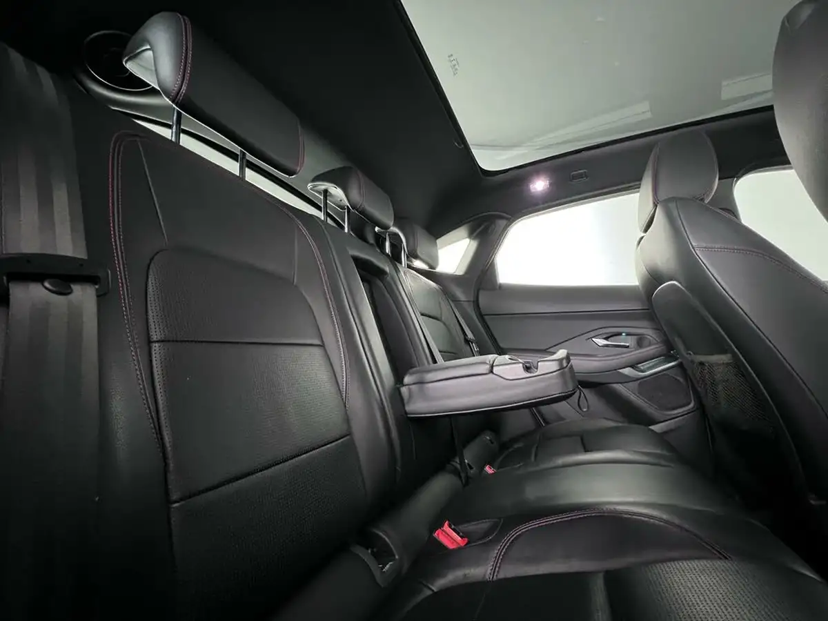 2020-jaguar-e-pace-20-i4-chequered-flag-200ps-big-15