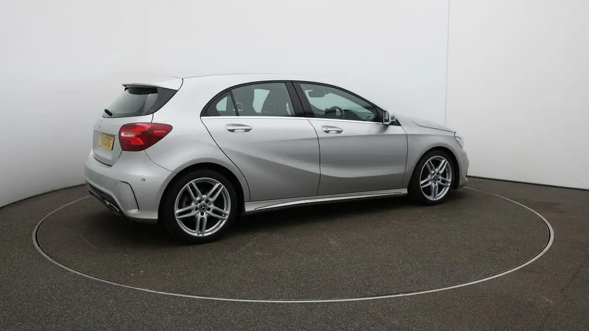 2018-mercedes-benz-a-class-16-a180-amg-line-premiumss-big-41