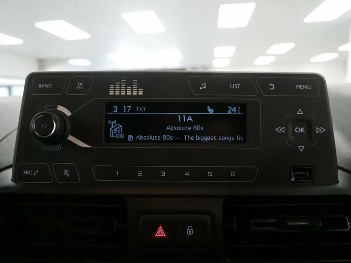 2022-toyota-proace-city-15d-active-big-21