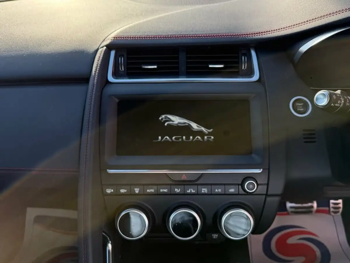 2020-jaguar-e-pace-20-i4d-chequered-flag-180ps-big-65