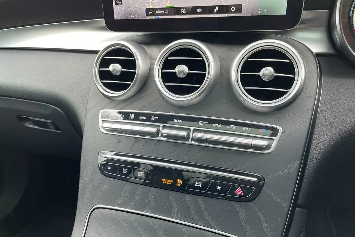 2020-mercedes-benz-glc-class-20d-glc300d-amg-line-premium-plus-station-wagon-5d-big-39