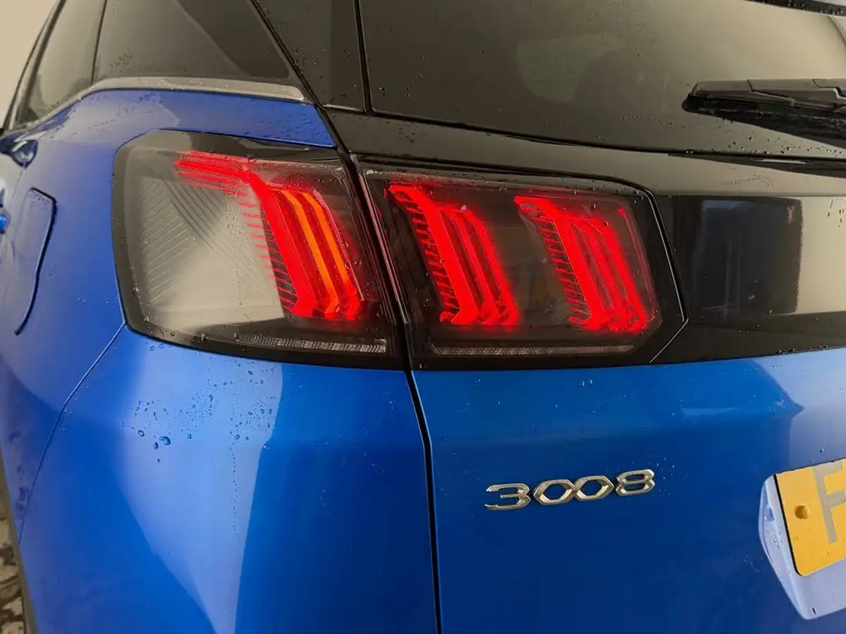 2021-peugeot-3008-suv-16-puretech-gt-premium-300bhp-4wd-hybrid4-e-eat8-big-50