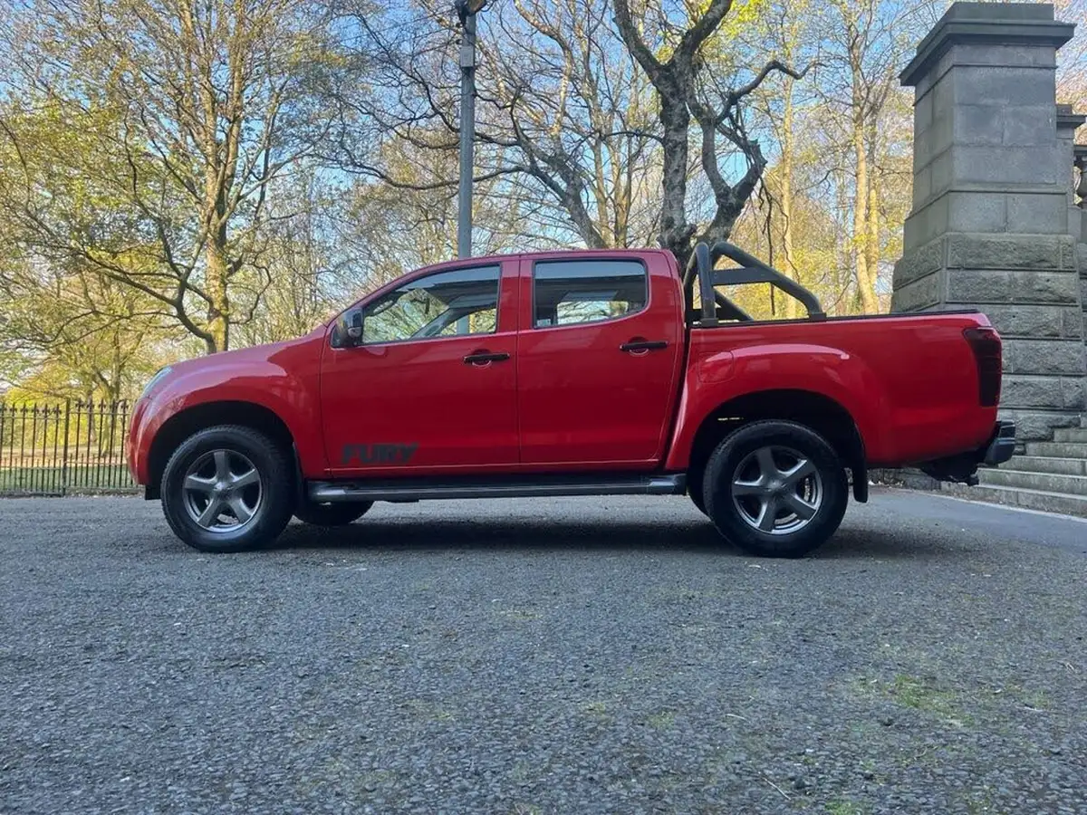 2015-isuzu-d-max-25td-fury-big-1