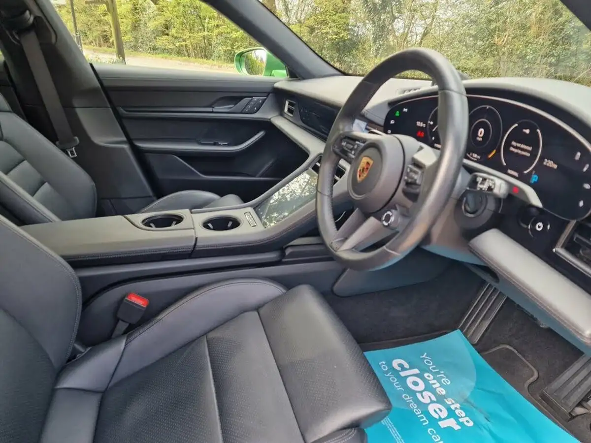 2023-porsche-taycan-e-4-cross-turismo-big-21