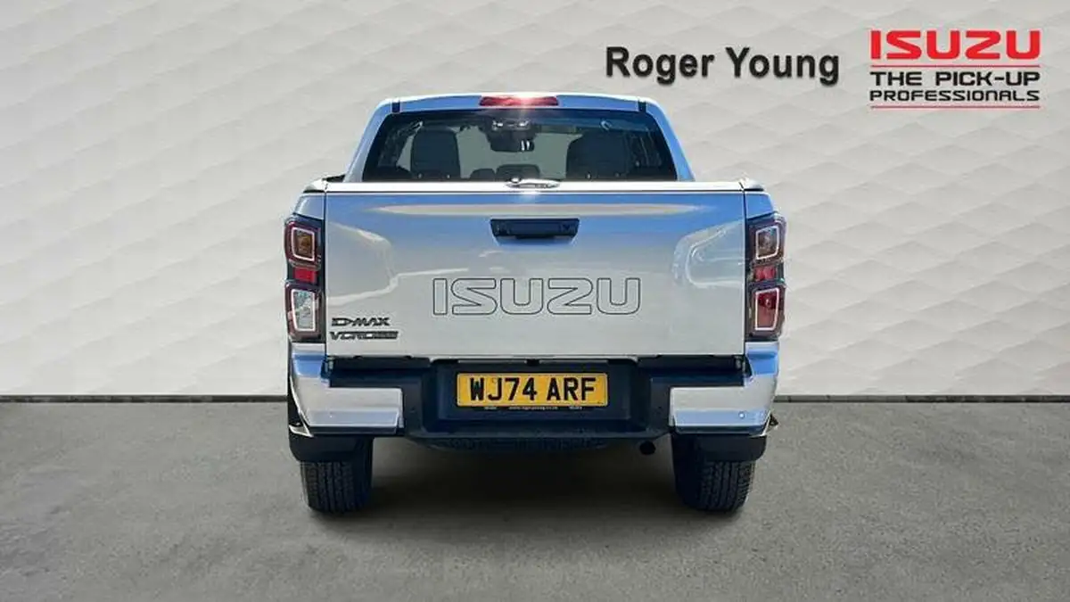 2024-isuzu-d-max-19td-v-cross-steel-edition-auto-big-5