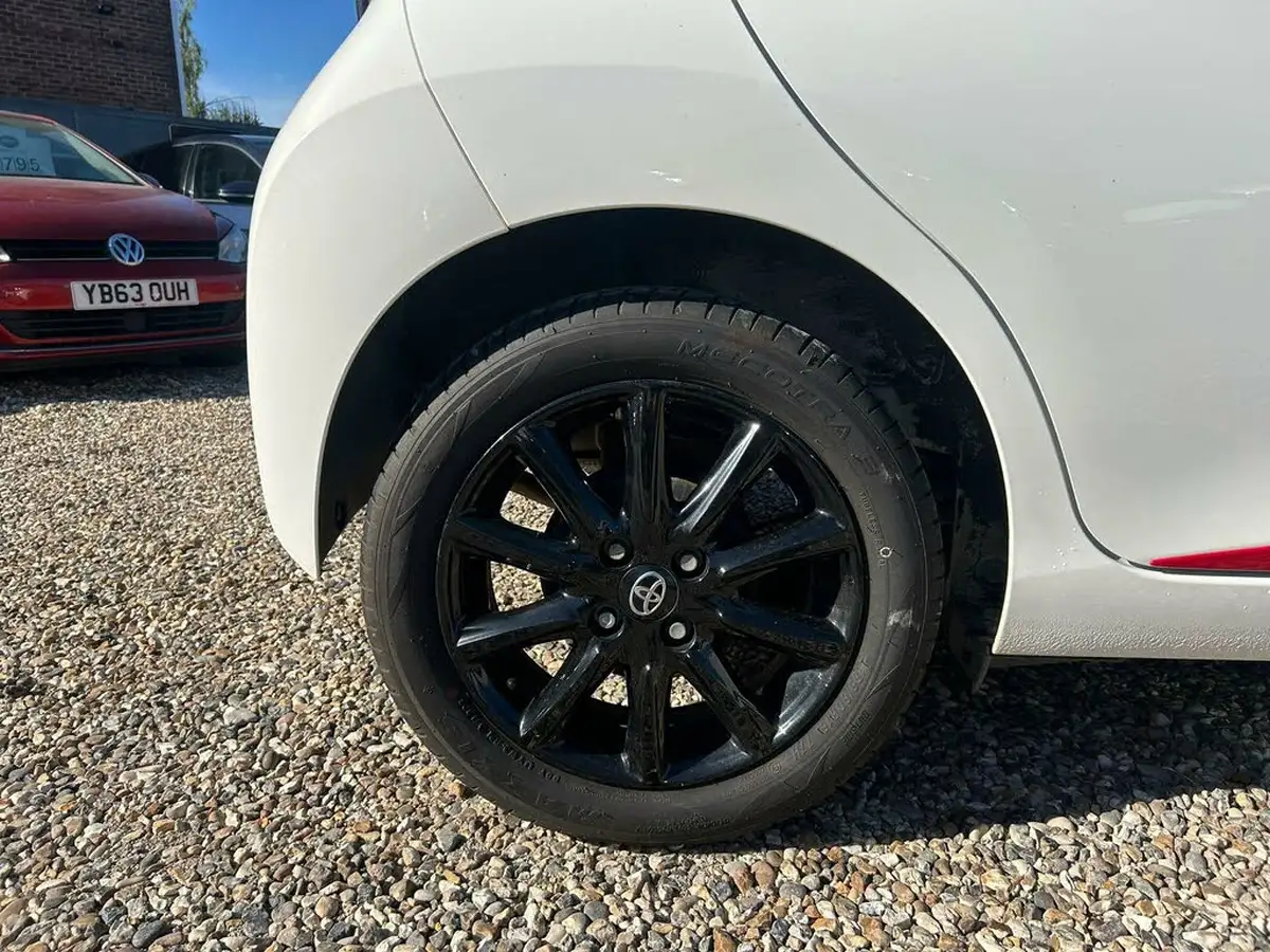 2017-toyota-aygo-10-vvt-i-x-press-71bhp-big-67