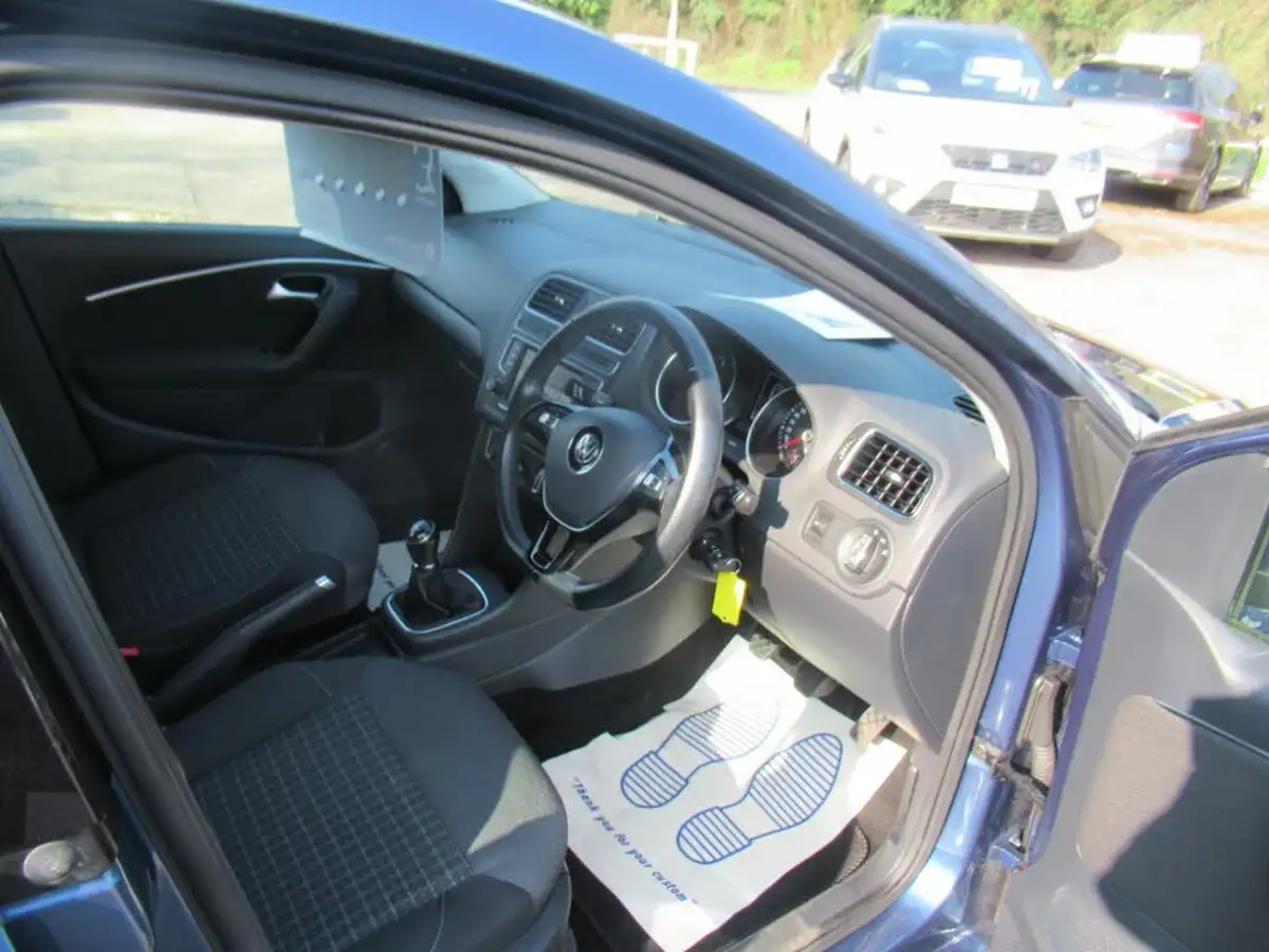 2015-volkswagen-polo-12-tsi-se-5d-big-8