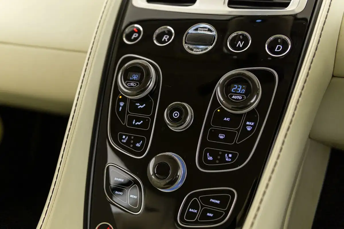 2014-aston-martin-vanquish-59-big-27