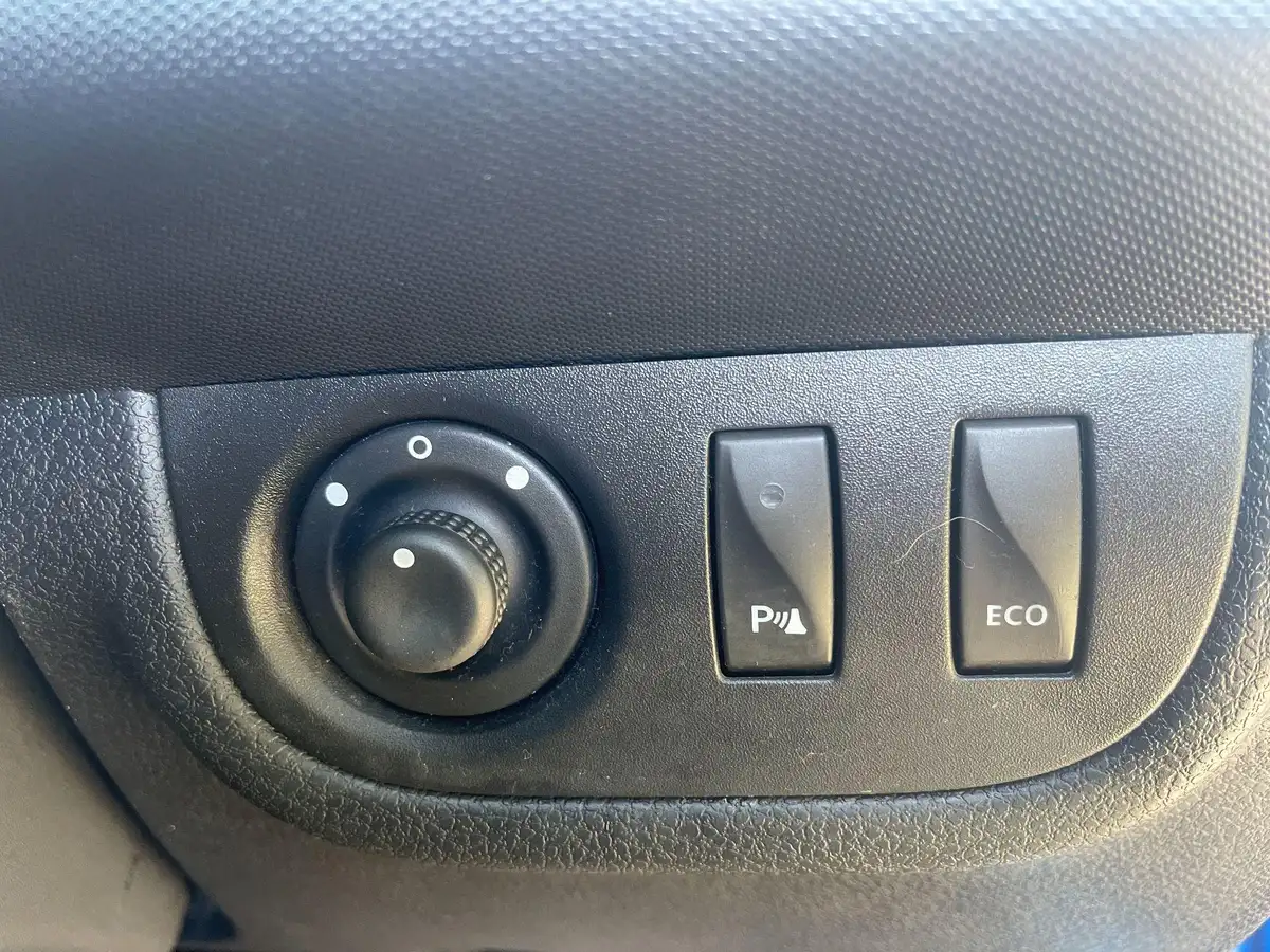 2013-dacia-sandero-stepway-09-laureate-big-21