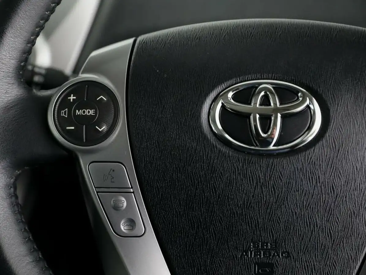 2019-toyota-prius-18-vvt-i-icon-ss-big-15