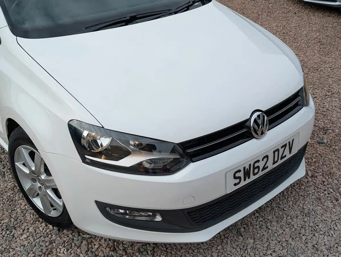 2012-volkswagen-polo-12-match-70ps-3d-big-1
