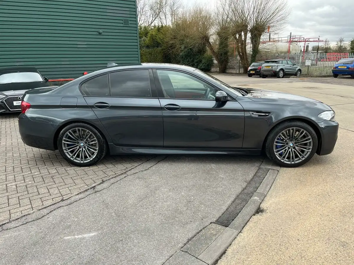 2016-bmw-5-series-44-m5-big-6