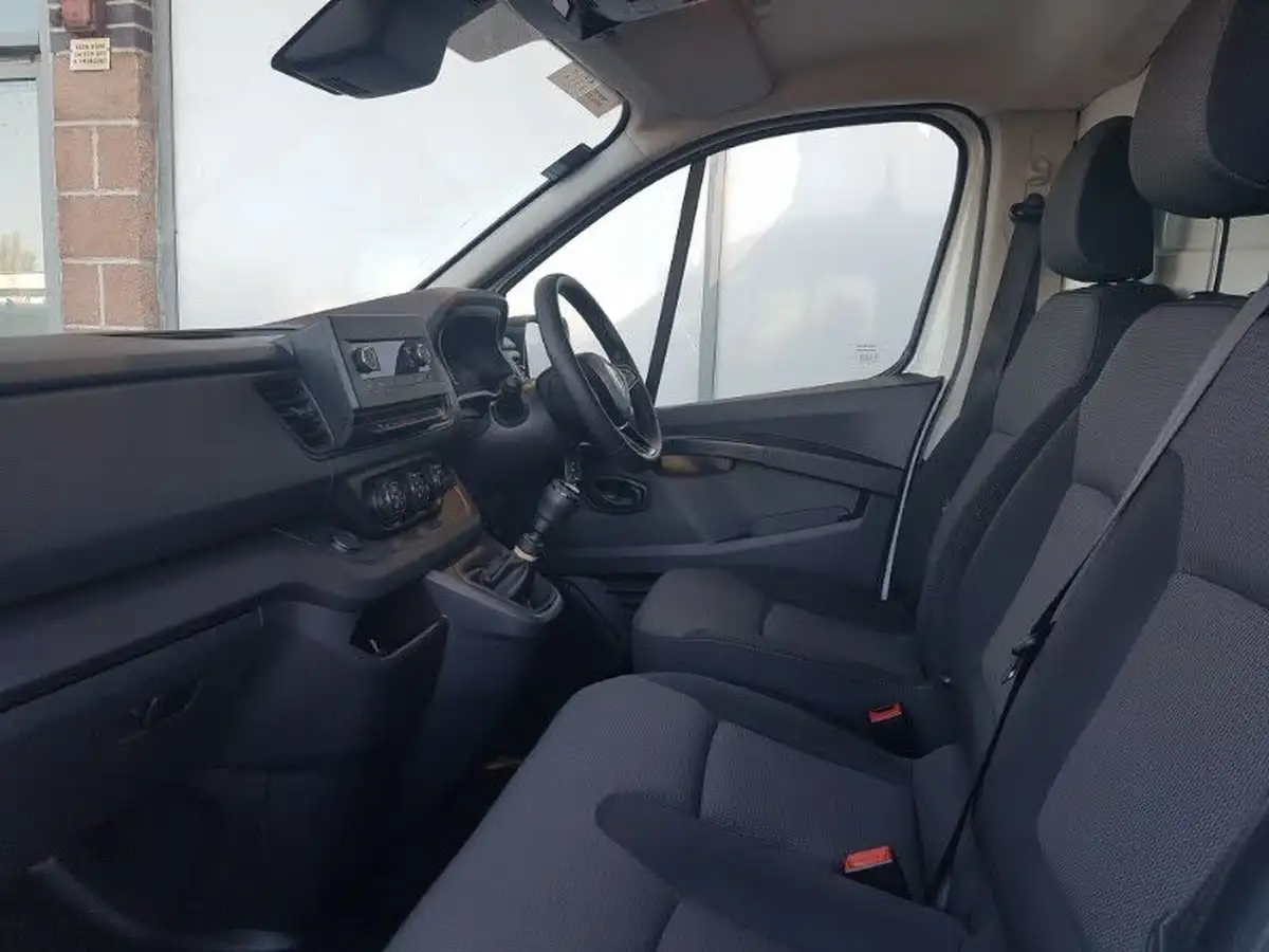 2022-renault-trafic-20dci-ll30-130-business-panel-big-4