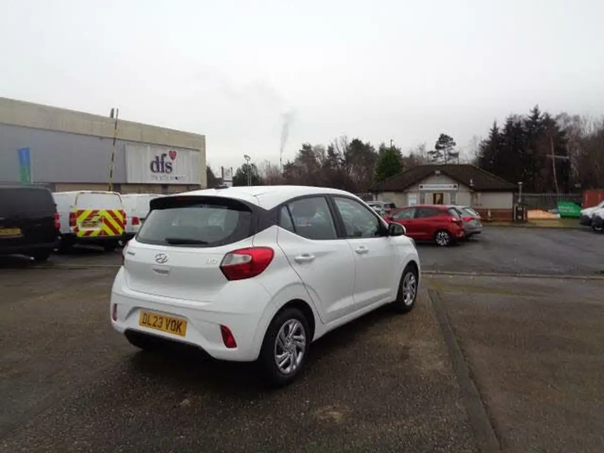 2023-hyundai-i10-10-se-big-2