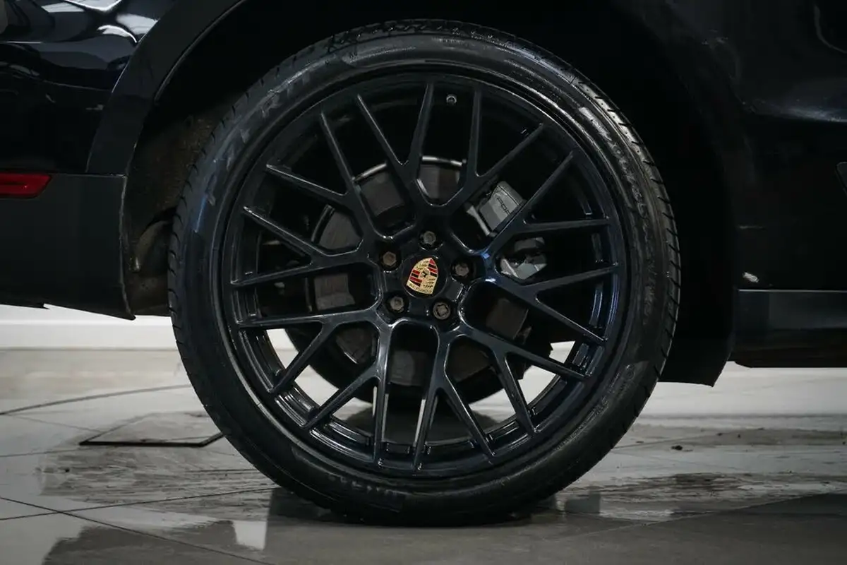 2019-porsche-macan-30-v6-s-big-3