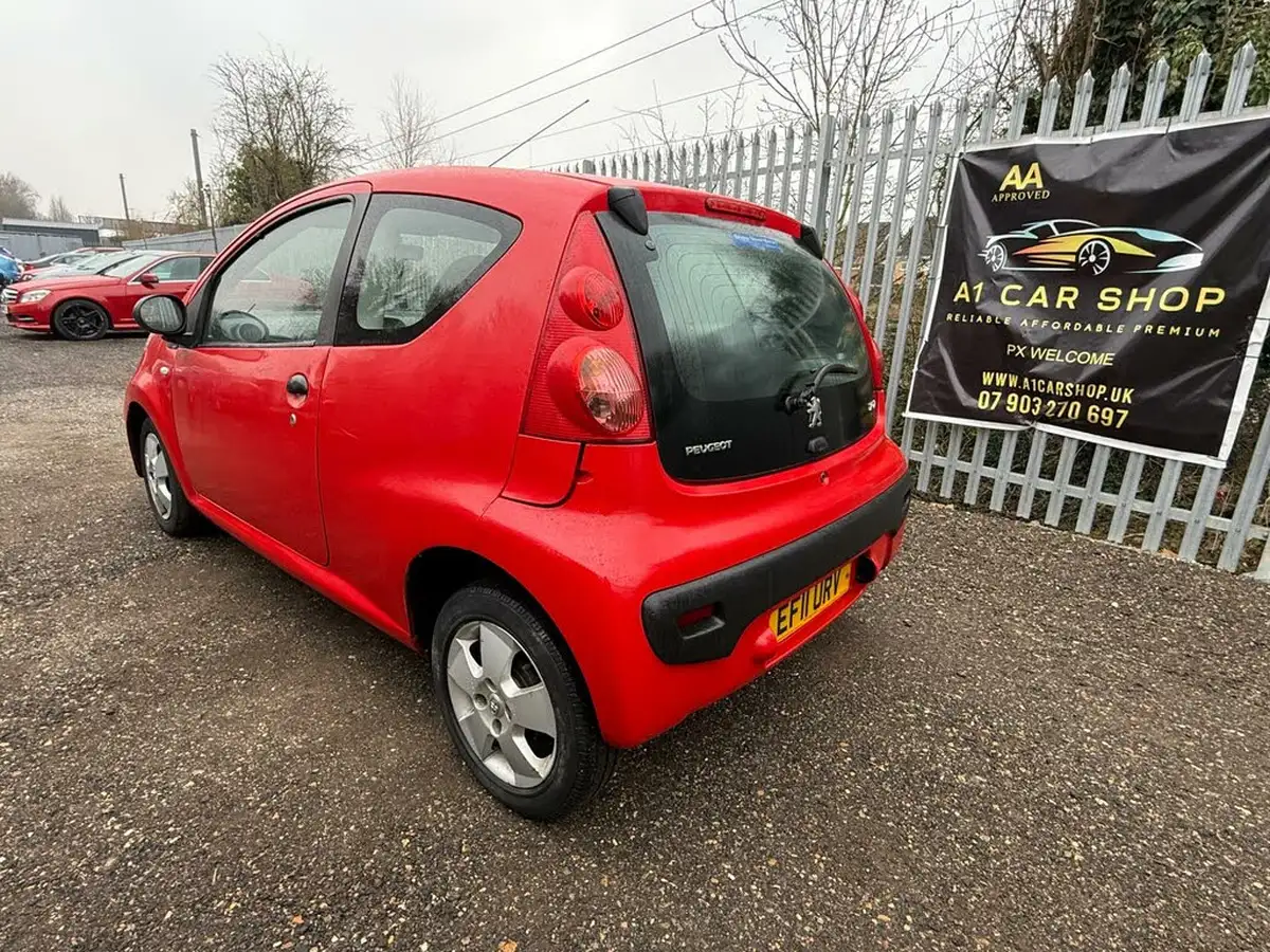 2011-peugeot-107-10-urban-lite-big-4