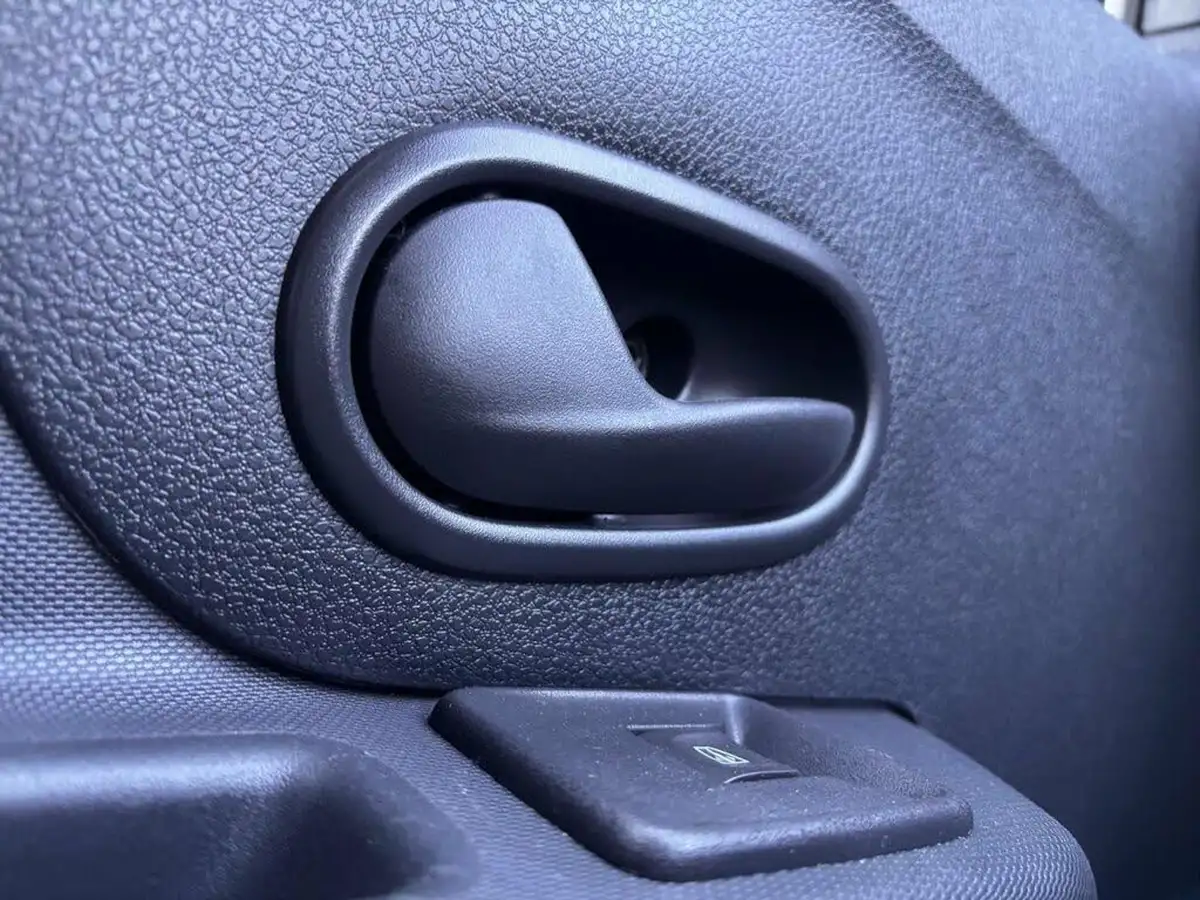 2020-dacia-sandero-10-sce-essential-big-22
