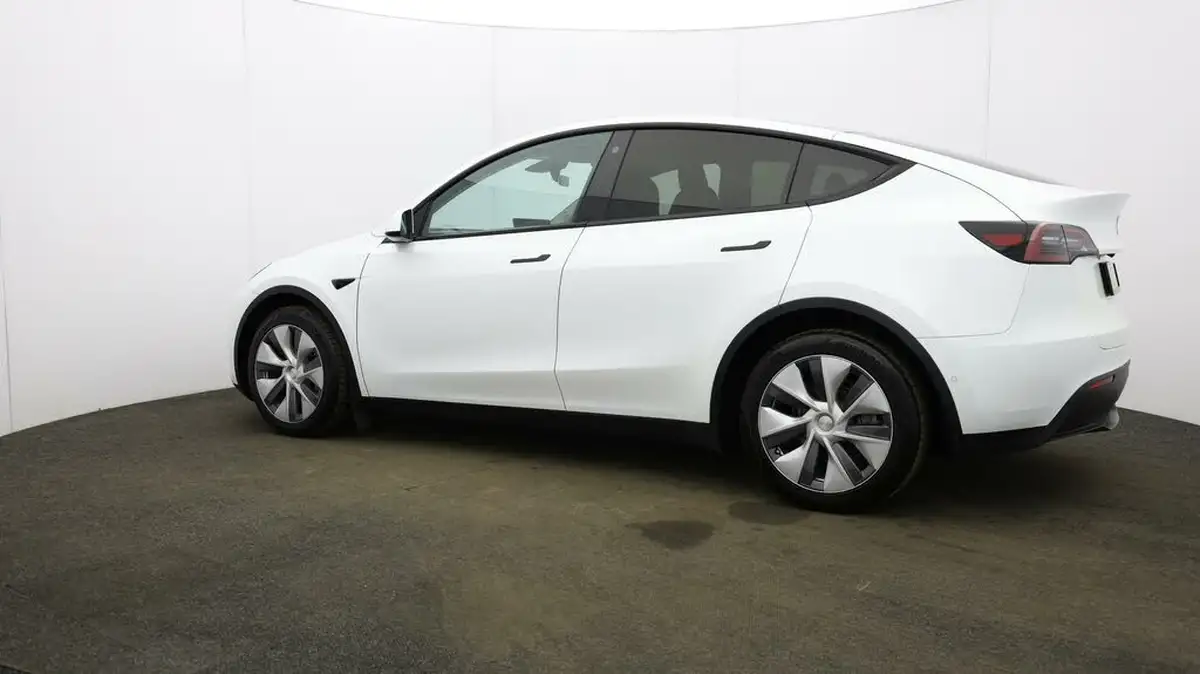 2022-tesla-model-y-e-long-range-big-58