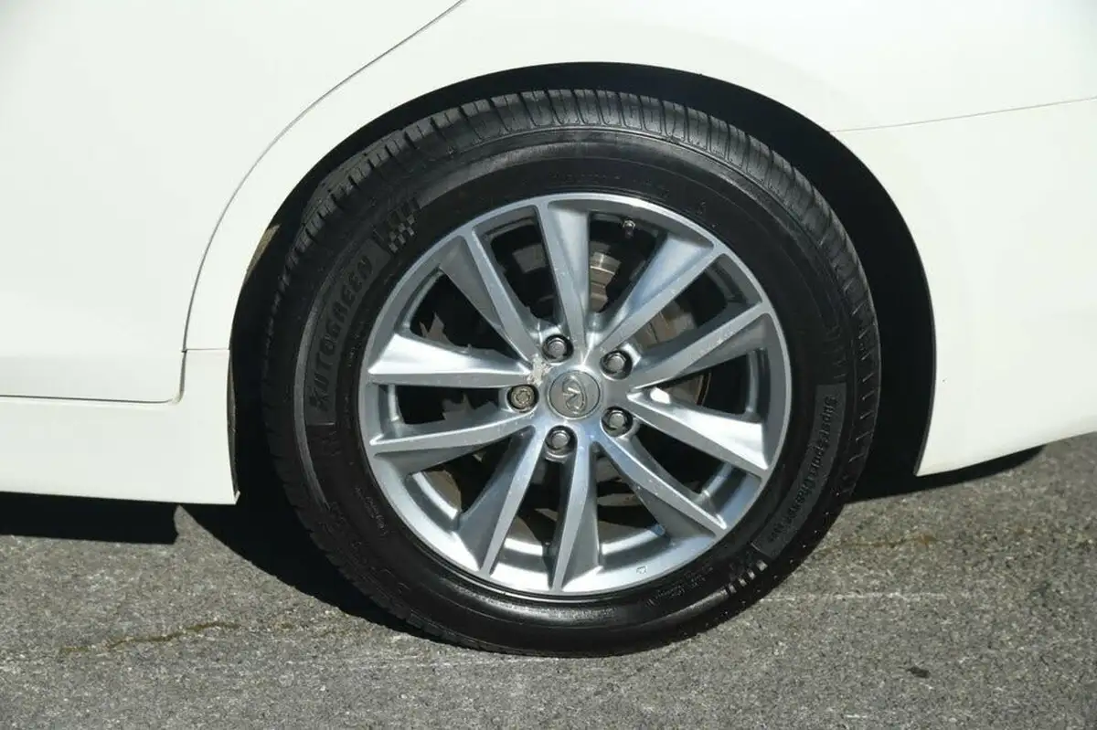 2017-infiniti-q50-22td-se-big-29