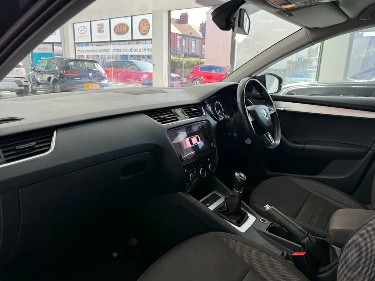 2020-skoda-octavia-10-tsi-se-technology-115ps-hatchback-big-15