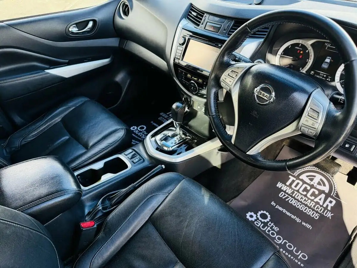 2016-nissan-np300-navara-23dci-tekna-auto-big-9