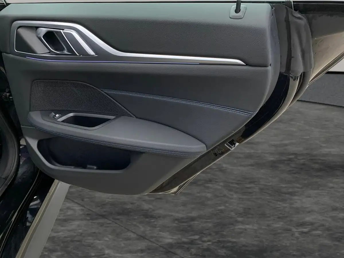 2022-bmw-i4-e-edrive40-m-sport-big-27