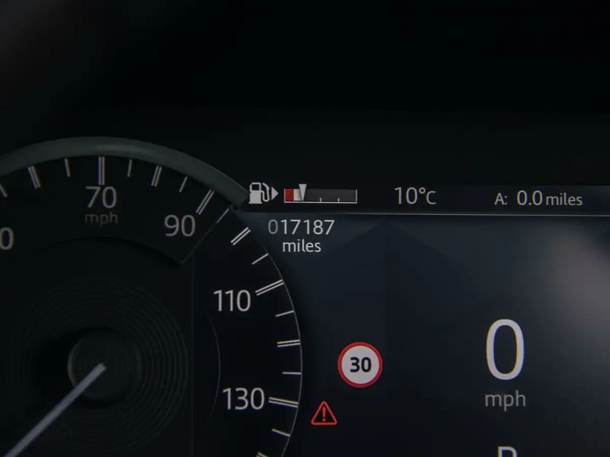 2023-land-rover-discovery-30-d300-dynamic-hse-big-22