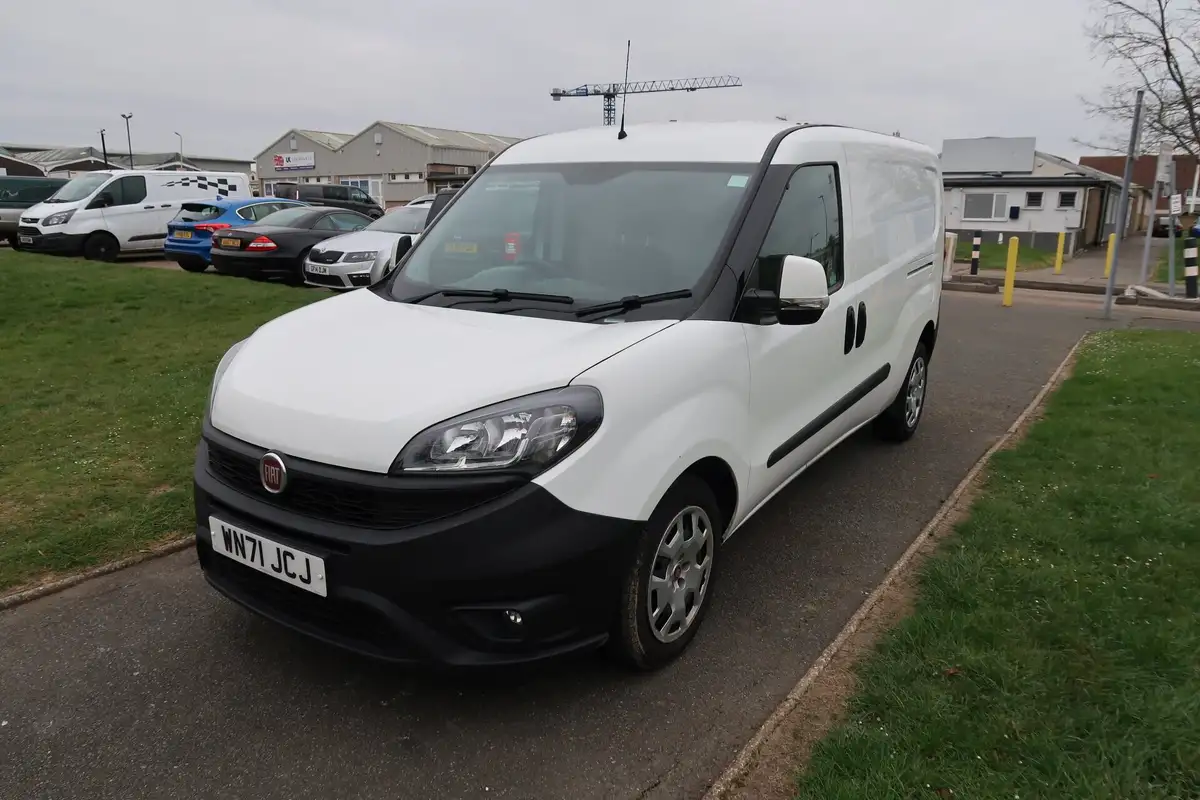 2021-fiat-doblo-cargo-16td-l2h1-maxi-tecnico-120bhpeu6dt-panel-van-big-4