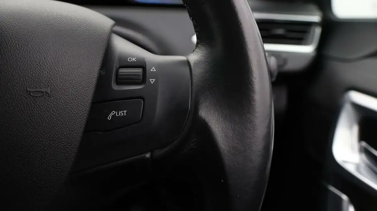2019-peugeot-2008-suv-12-puretech-allure-premium-82bhp-big-21